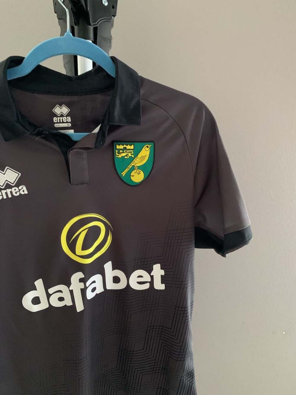 Norwich City 2019-2020 Errea Third Football Shirt Jersey - Size S - Picture 5 of 9